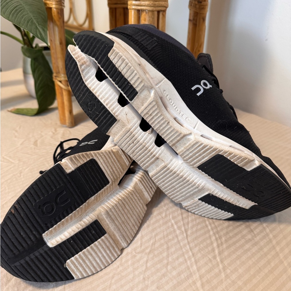 On Running Men's Black and White Athletic Shoes - Picture 2 of 4